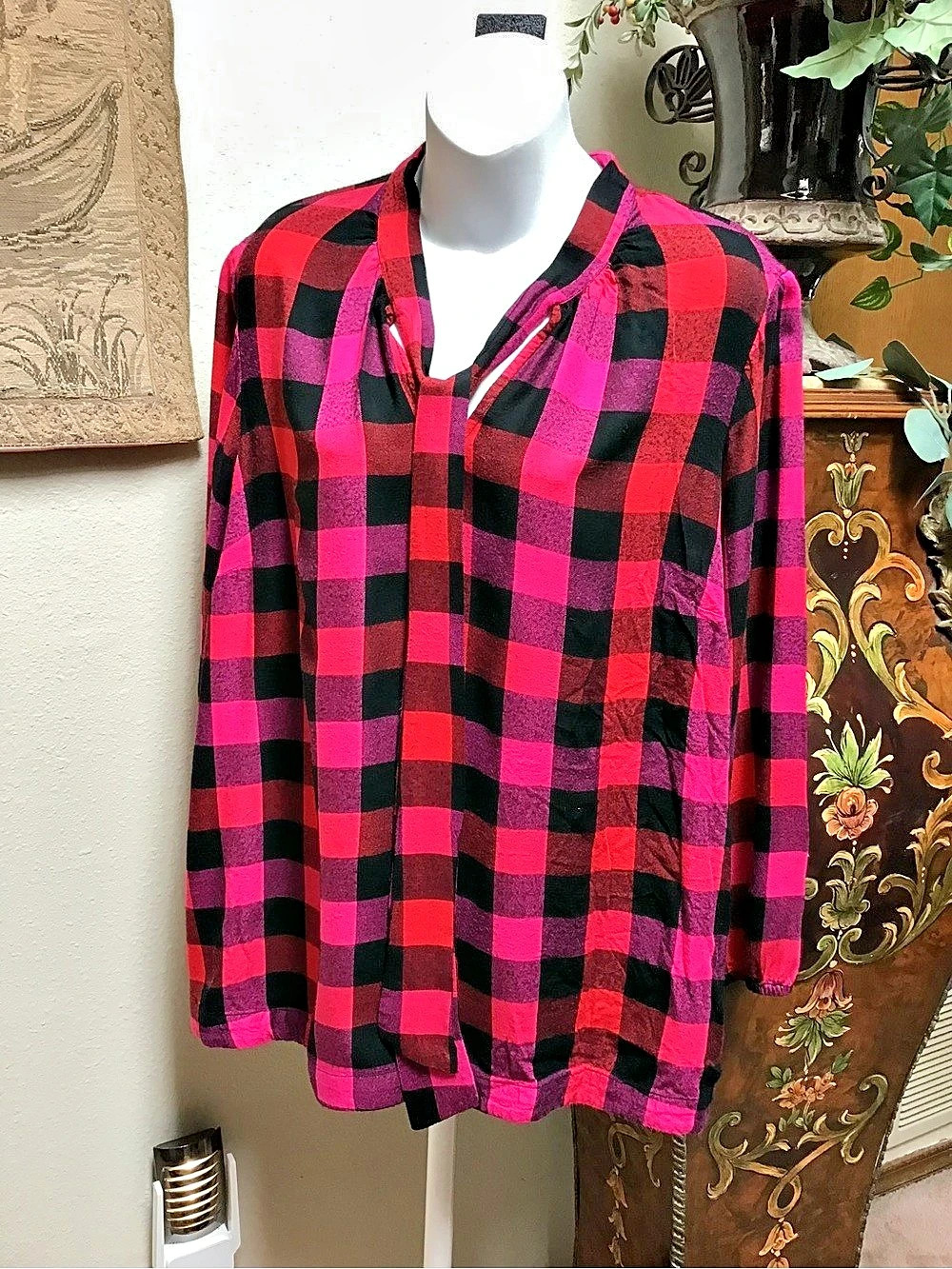 Lane Bryant Plaid Bow Blouse in Pink & Black Size X Like New - Picture 2 of 9